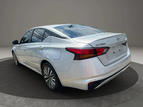 Used 2024 Nissan Altima 2.5 SV FWD image 7