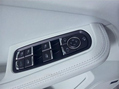 New 2025 Porsche Macan S image 8