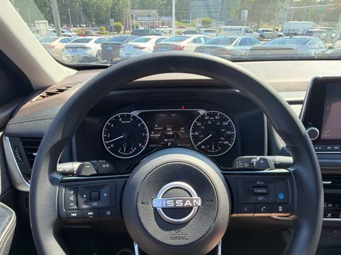 Used 2023 Nissan Rogue SV AWD/4WD image 9