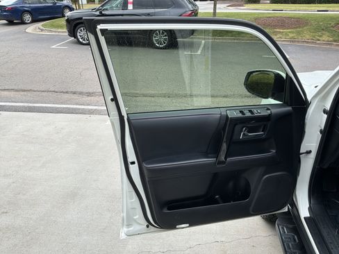 Used 2021 Toyota 4Runner TRD Off-Road AWD/4WD image 14