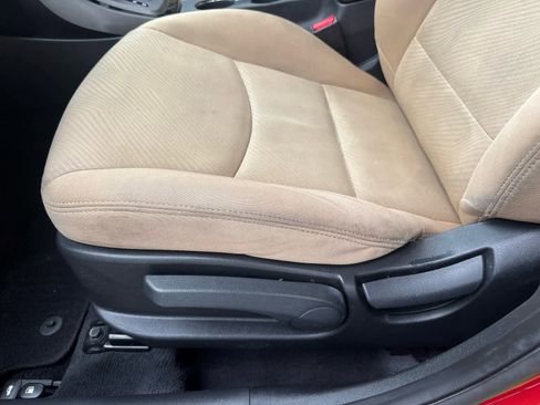 Used 2013 Hyundai Elantra GLS w/ Preferred Pkg image 15