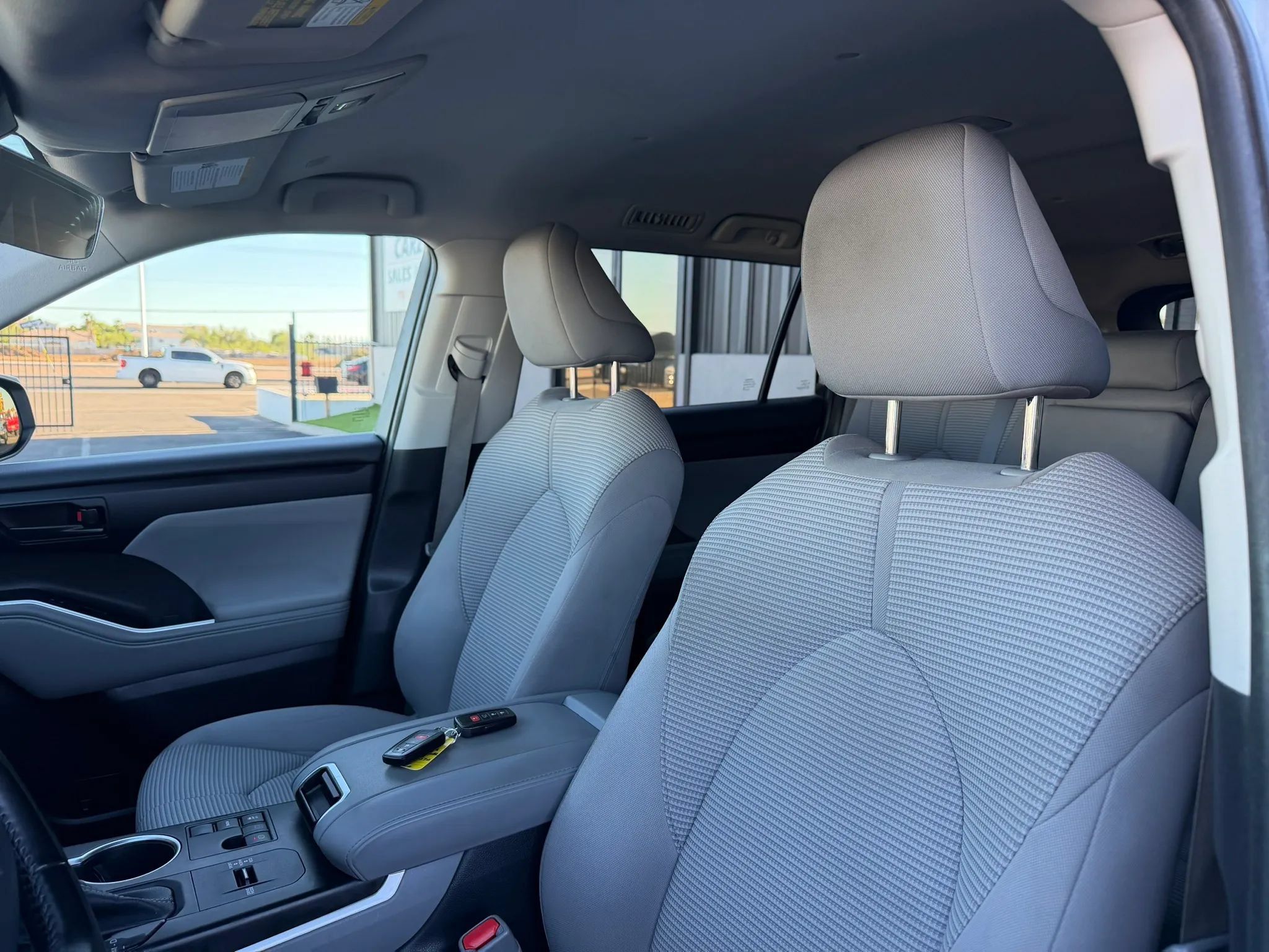 Used 2023 Toyota Highlander LE FWD image 23