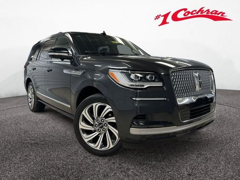 Used 2023 Lincoln Navigator Reserve image 1