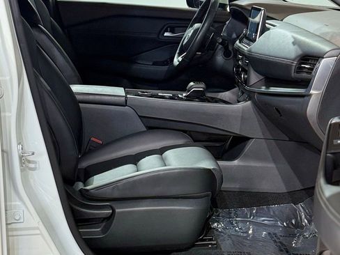 Used 2023 Nissan Rogue SV w/ SV Premium B Package image 47