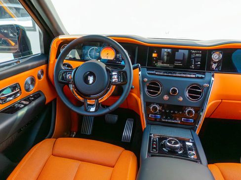 Used 2025 Rolls-Royce Cullinan image 66