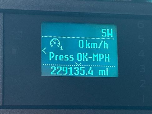 Used 2015 Ford F150 XLT image 24