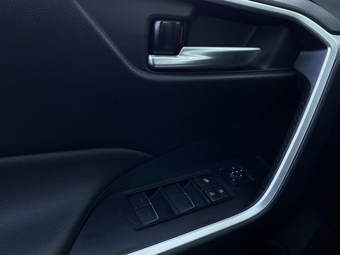 Used 2025 Toyota RAV4 XLE image 21