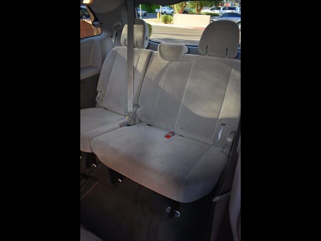 Used 2017 Toyota Sienna LE FWD image 21