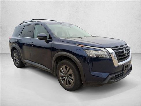 Used 2024 Nissan Pathfinder SV w/ SV Premium Package image 3