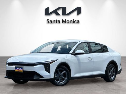 Certified 2025 Kia K4 FWD image 2
