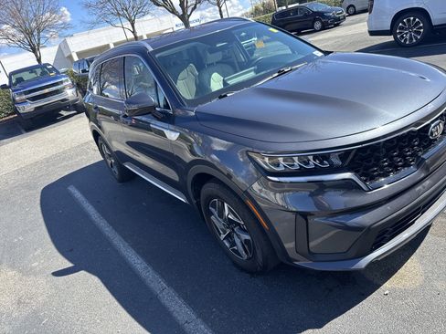 Used 2021 Kia Sorento S image 2