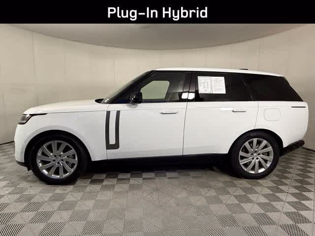 Used 2025 Land Rover Range Rover SE AWD/4WD image 3