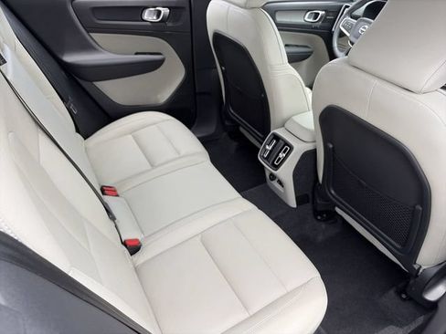 Certified 2023 Volvo XC40 B5 Ultimate w/ Climate Package AWD/4WD image 15