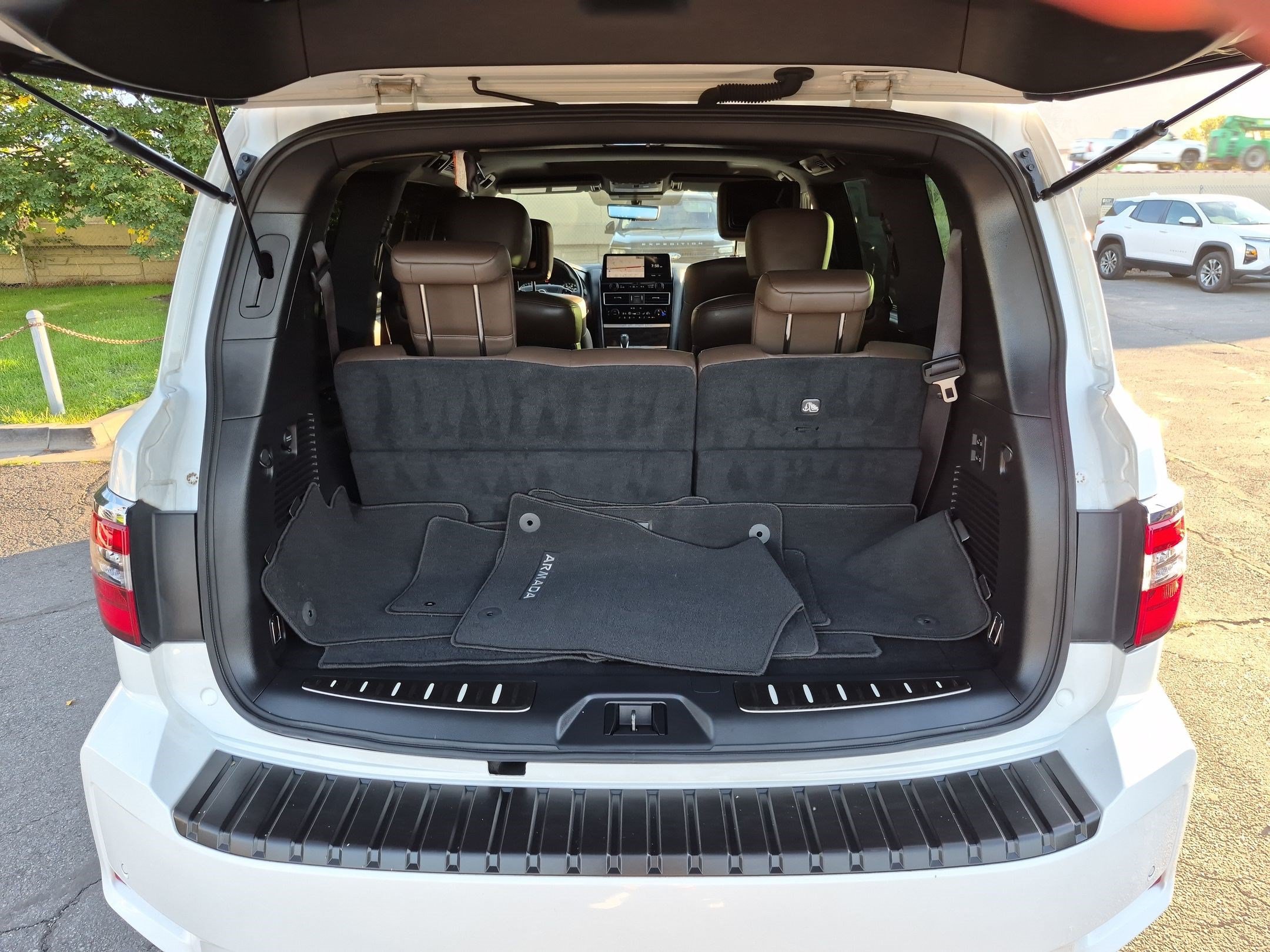 Used 2023 Nissan Armada Platinum w/ Captain's Chairs Package AWD/4WD image 33