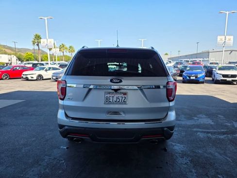 Used 2018 Ford Explorer XLT w/ Equipment Group 201A FWD image 11