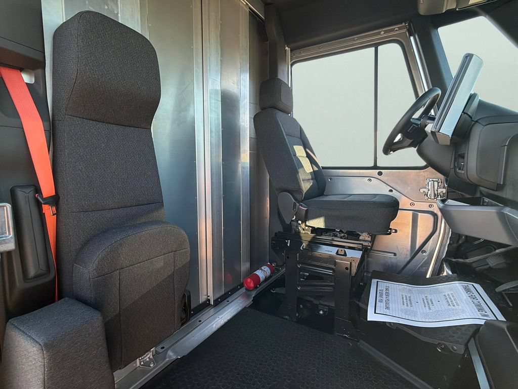 Used 2024 Chevrolet Brightdrop 600 w/ Commercial Equipment Package AWD/4WD image 31