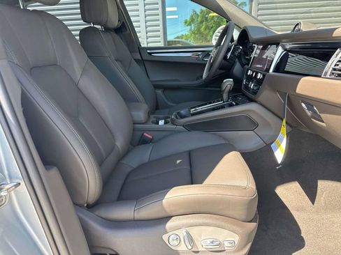 New 2026 Porsche Macan AWD/4WD image 16