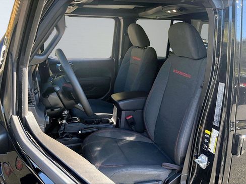 Used 2025 Jeep Wrangler Unlimited Rubicon w/ Convenience Group AWD/4WD image 25
