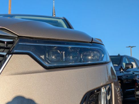 Used 2023 Cadillac XT6 Premium Luxury image 34