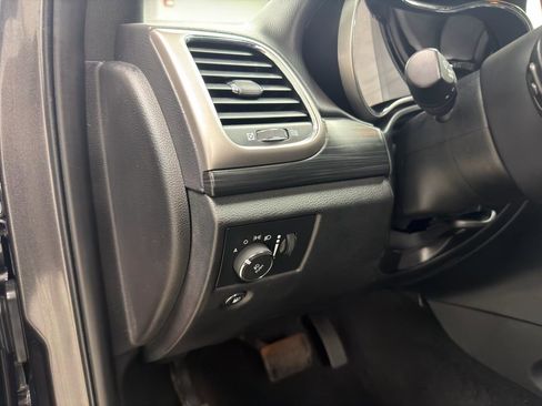 Used 2019 Jeep Grand Cherokee Altitude image 16