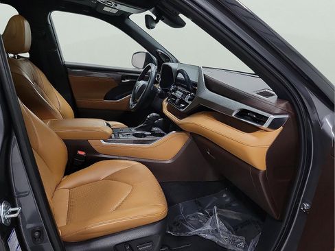 Certified 2022 Toyota Highlander Platinum image 15