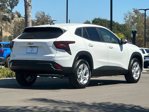 New 2026 Chevrolet Trax LS w/ LS Convenience Package FWD image 4