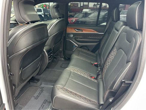 Used 2022 Jeep Grand Cherokee Summit image 10