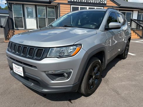 Used 2021 Jeep Compass Latitude w/ Convenience Group AWD/4WD image 2