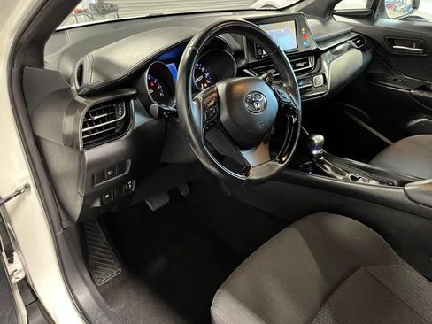 Used 2018 Toyota C-HR XLE FWD image 19