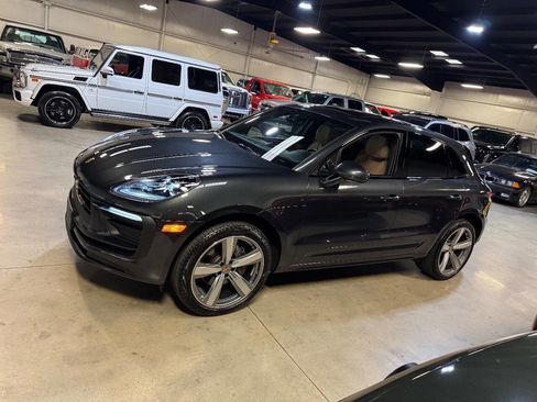 Used 2024 Porsche Macan Base AWD 4dr SUV w/ Premium Plus Package image 6