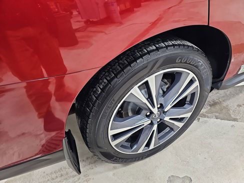 Used 2019 Nissan Pathfinder Platinum image 13