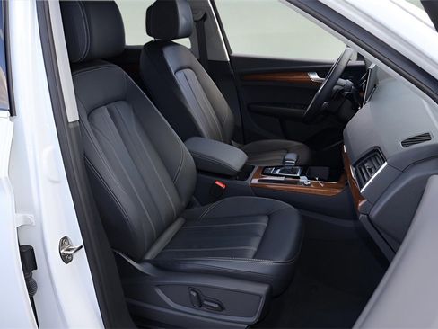 Used 2023 Audi Q5 2.0T Premium w/ Convenience Package image 18