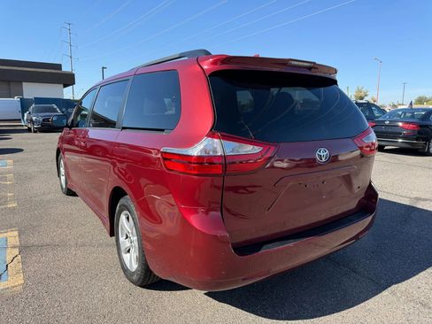 Used 2018 Toyota Sienna LE image 8