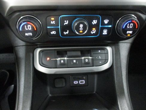 Used 2023 GMC Acadia SLT w/ Elevation Edition AWD/4WD image 30