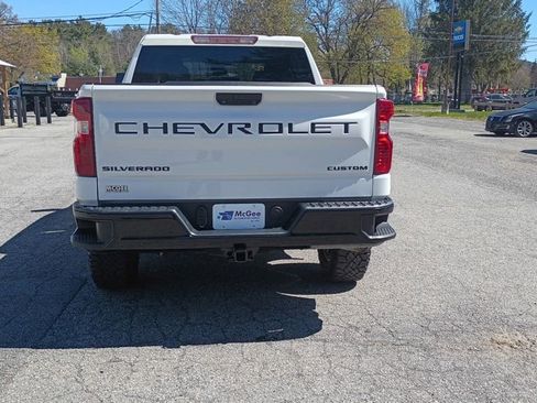 Used 2022 Chevrolet Silverado 1500 Custom Trail Boss w/ LPO, Dark Essentials Package AWD/4WD image 10