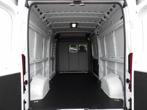 Used 2024 RAM ProMaster 2500 w/ Convenience Group FWD image 42