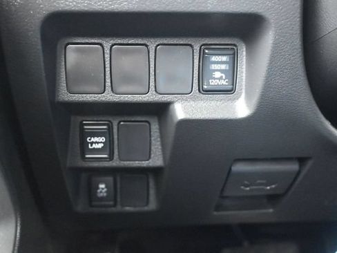 Used 2024 Nissan Frontier SV RWD image 26