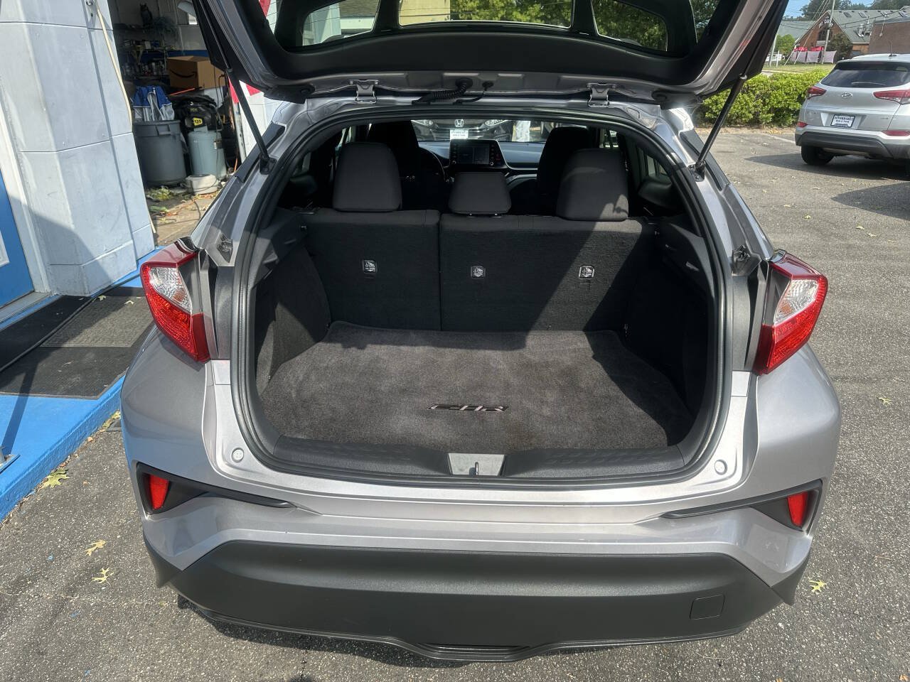 Used 2019 Toyota C-HR XLE FWD image 17