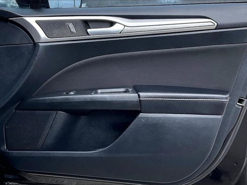 Used 2019 Ford Fusion SE image 29