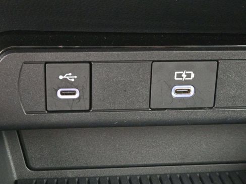 Certified 2025 Toyota Prius LE FWD image 24