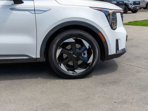 Certified 2025 Kia Sorento EX AWD/4WD image 36