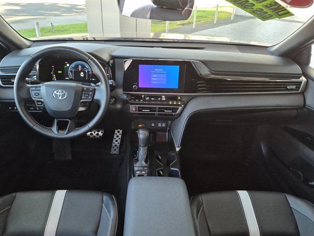 Used 2025 Toyota Camry SE FWD image 15