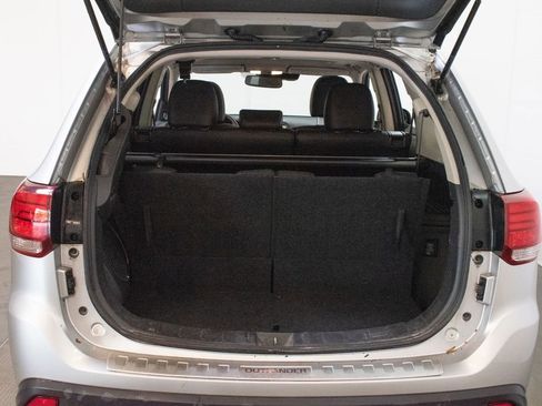 Used 2019 Mitsubishi Outlander AWD image 26