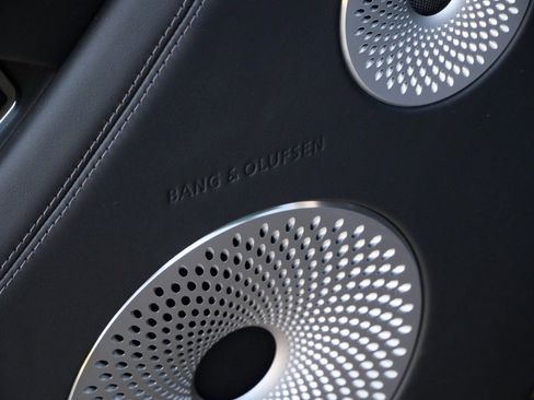 Used 2025 Bentley Bentayga Extended Wheelbase image 17