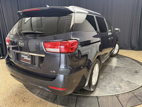 Used 2017 Kia Sedona LX w/ LX Essentials Premium Package image 8