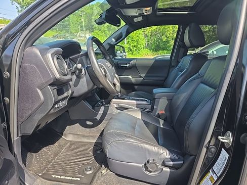 Used 2019 Toyota Tacoma TRD Sport AWD/4WD image 15