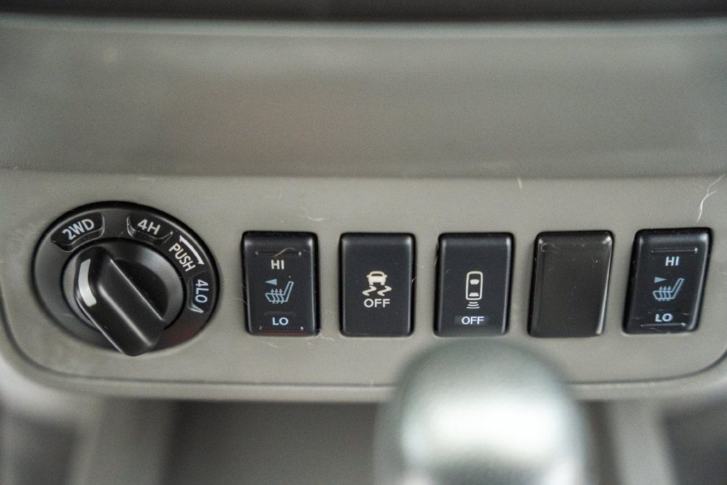 Used 2020 Nissan Frontier SV w/ Midnight Edition Floor Mats AWD/4WD image 28