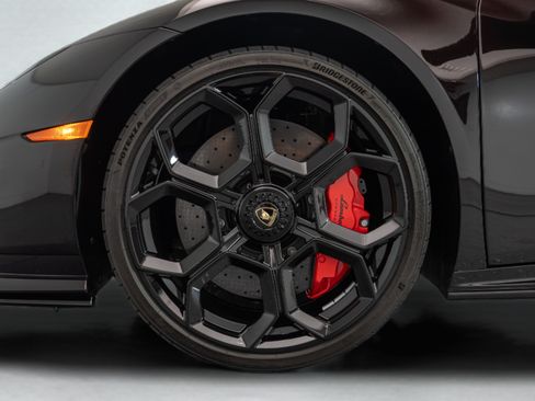 Used 2024 Lamborghini Huracan Tecnica RWD image 19