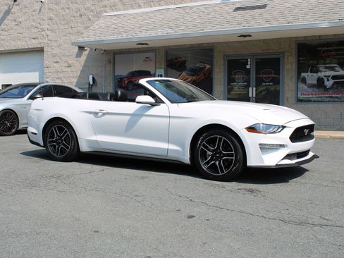 Used 2022 Ford Mustang Premium RWD image 3