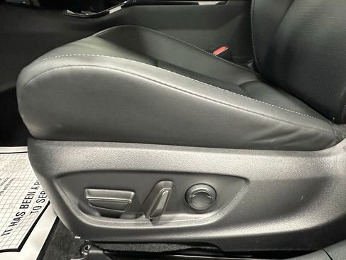 Used 2025 Toyota Prius XLE image 12